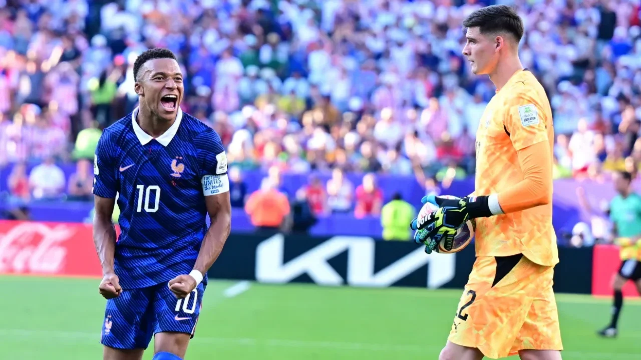 Fransa &ccedil;eyrek finalde! Paraguay'ı Mbappe ile ge&ccedil;tiler