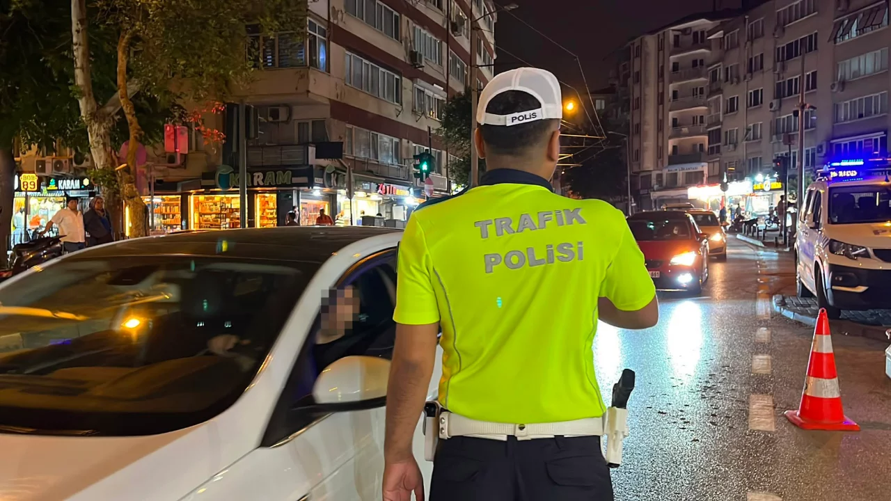 Bursa'da geniş kapsamlı huzur uygulaması! Binlerce kişi ve ara&ccedil; denetlendi