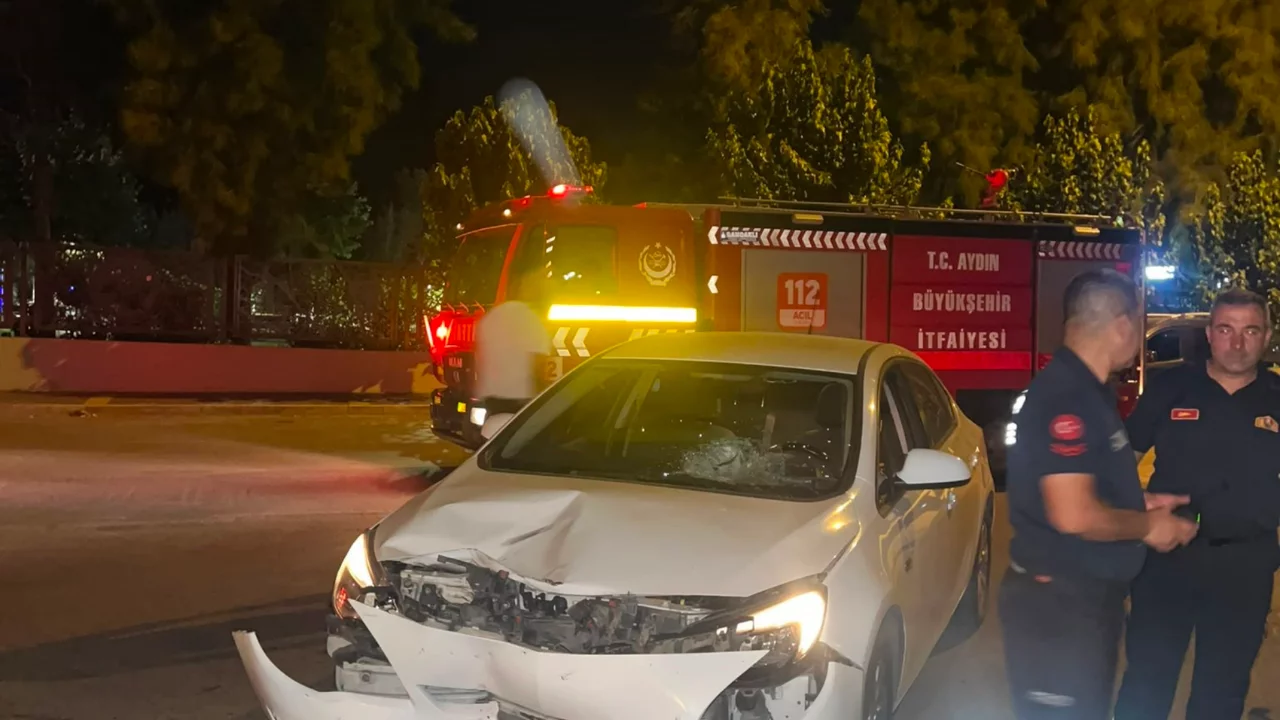 Otomobil ile motosiklet kafa kafaya &ccedil;arpıştı