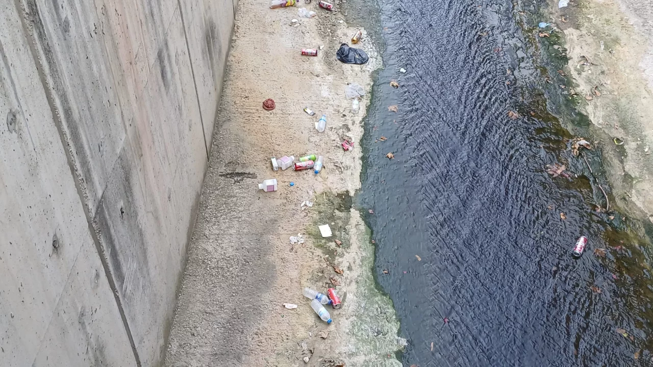 Bursa'nın tam ortasında g&ouml;renleri &uuml;zen manzara! &Ccedil;&ouml;plerle doldu