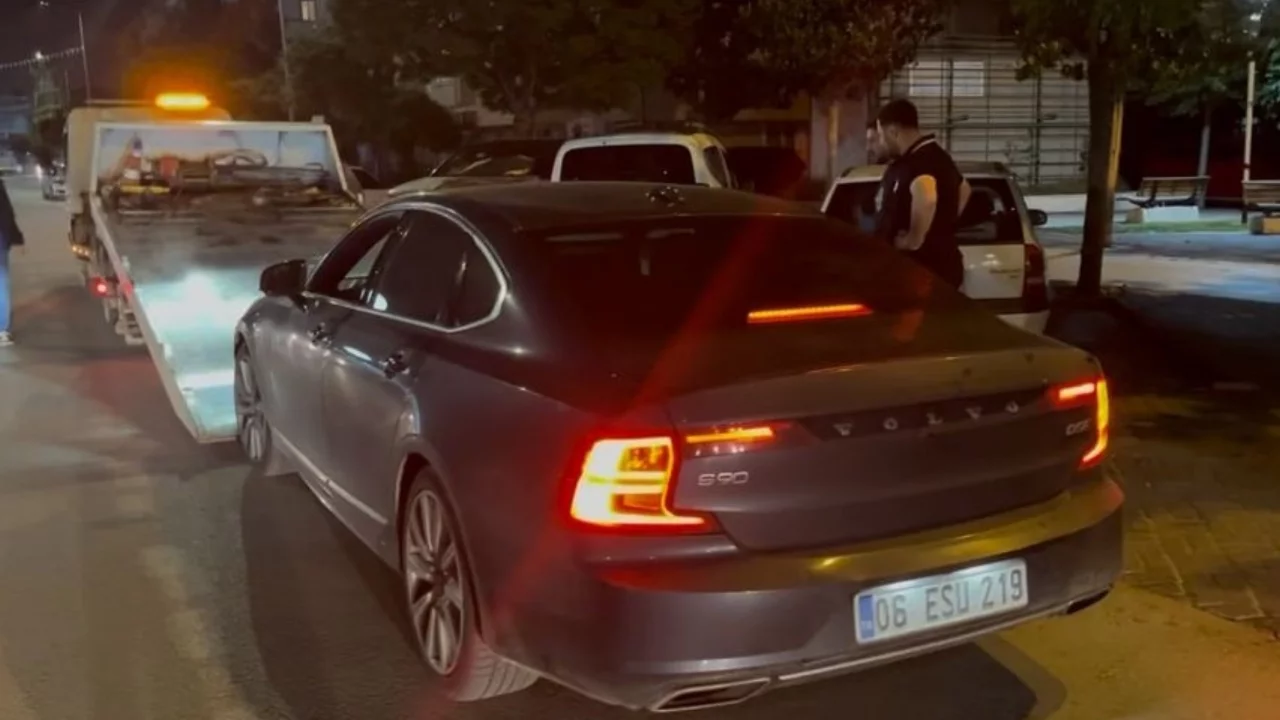 Bursa'da rekor ceza! &Ccedil;akarlı ara&ccedil;la ka&ccedil;an ehliyetsiz s&uuml;r&uuml;c&uuml;ye 786 bin TL ceza