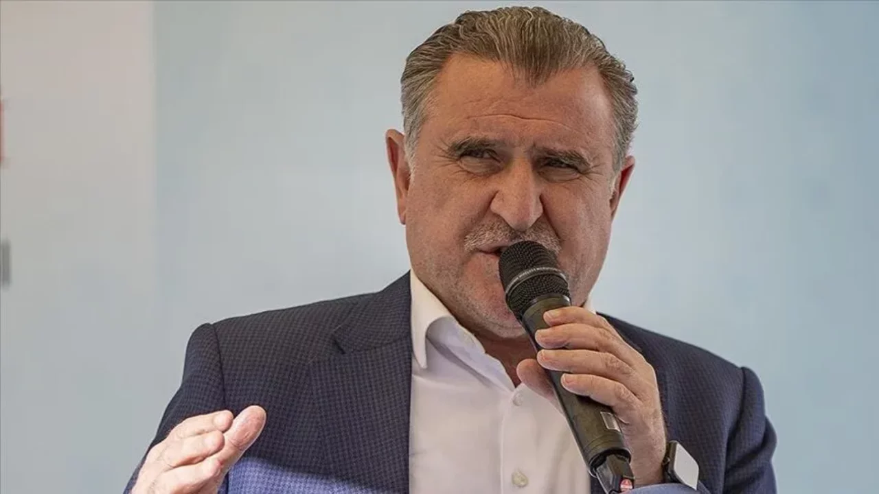 Bakan Bak, başpehlivan Erkan Taş'ı tebrik etti 