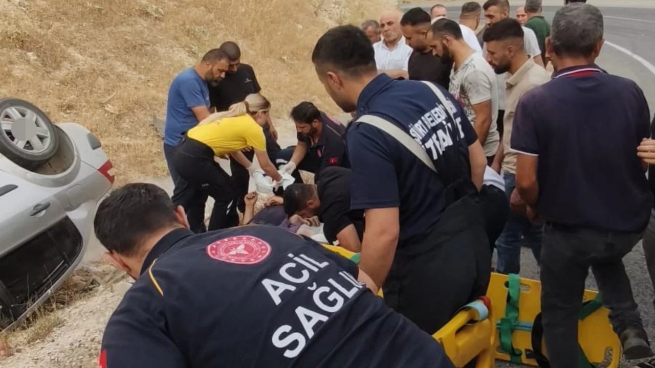 Siirt'te otomobil takla attı! Ağır yaralı var...