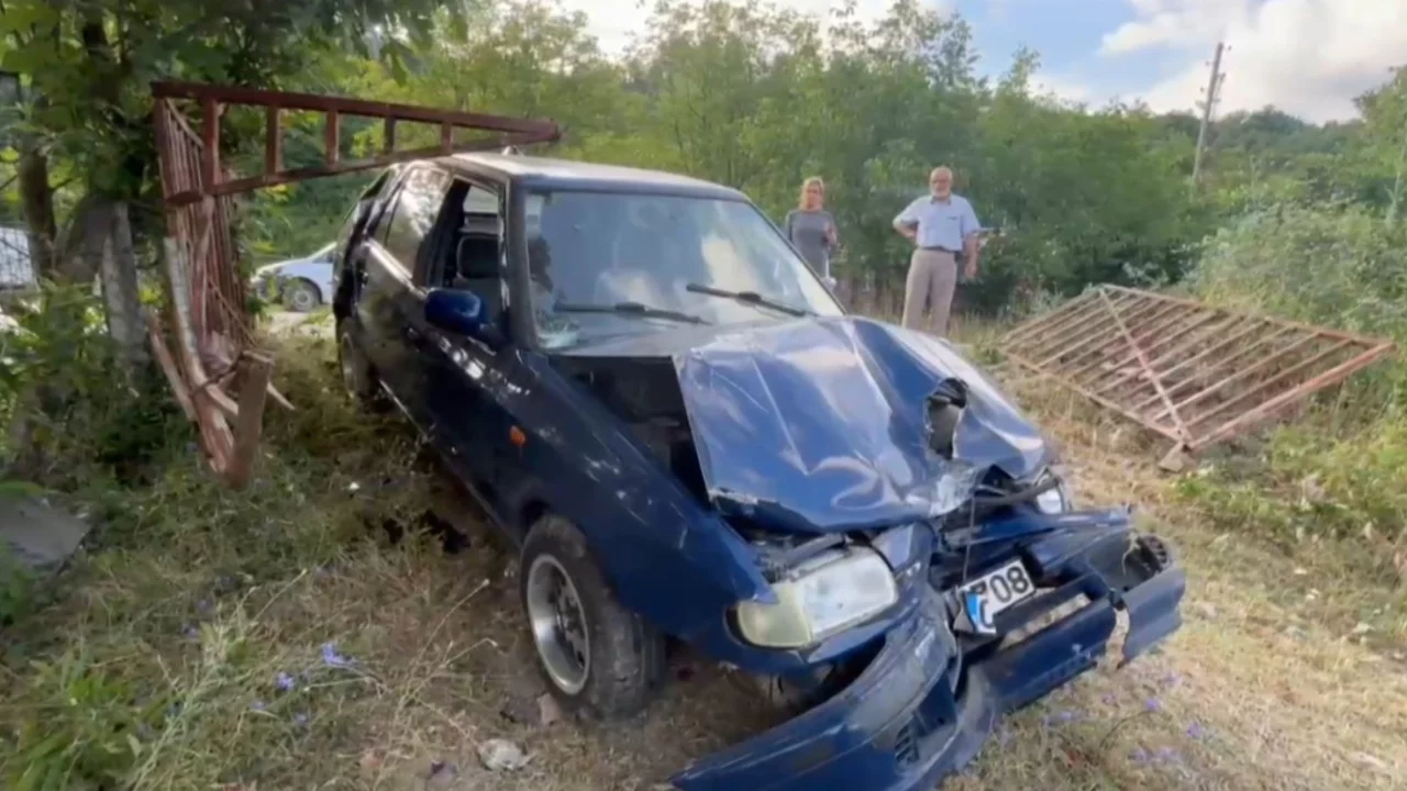 Kaza yaptığı aracını olay yerinde bırakıp uyumaya gitti! 