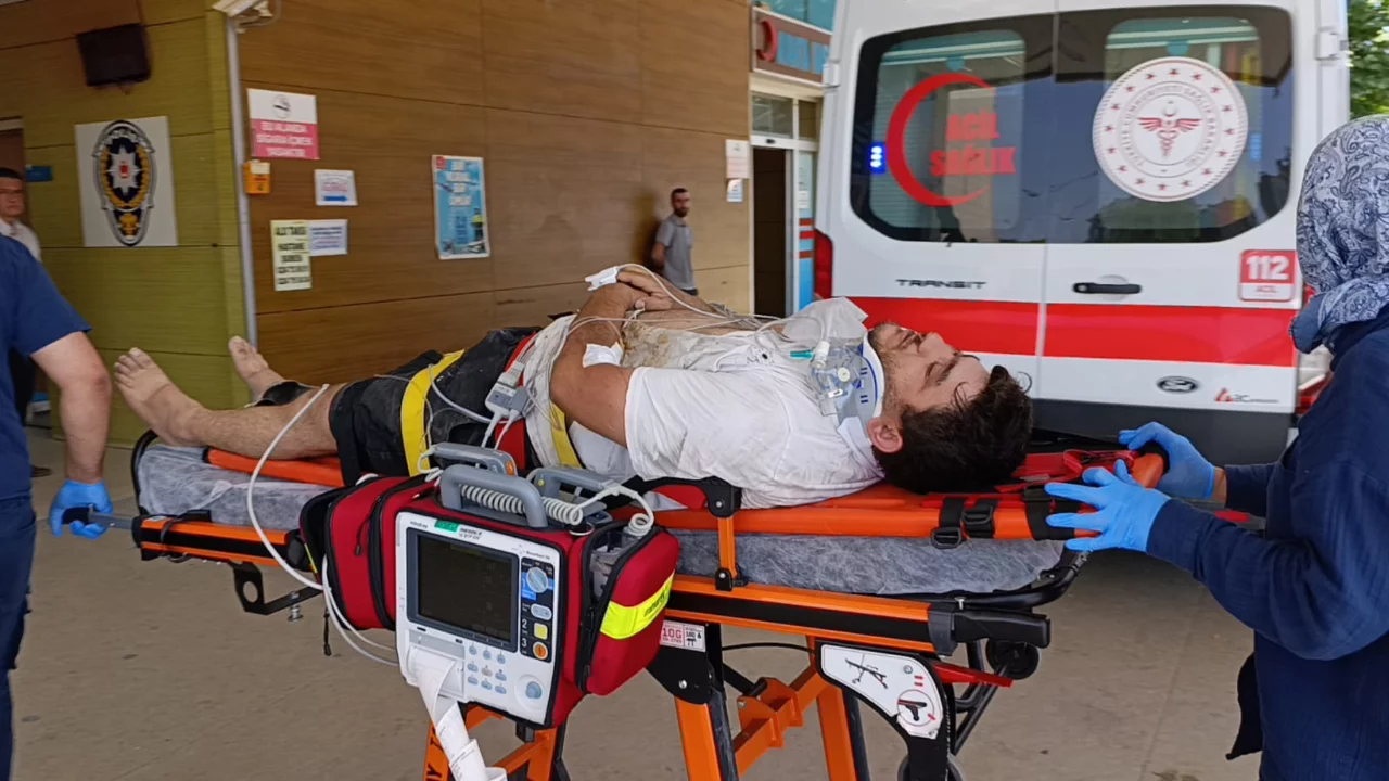 Bursa'daki kazada motosikletiyle tırın altına savrulmuştu! 7 g&uuml;nl&uuml;k yaşam savaşını kaybetti...