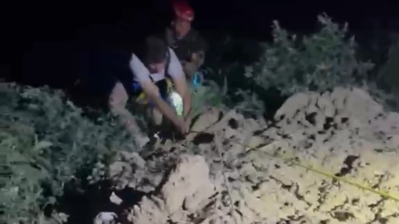 Bursa'da gençlerin gezisi kötü bitti! Mahsur kaldıkları alandan itfaiye kurtardı...