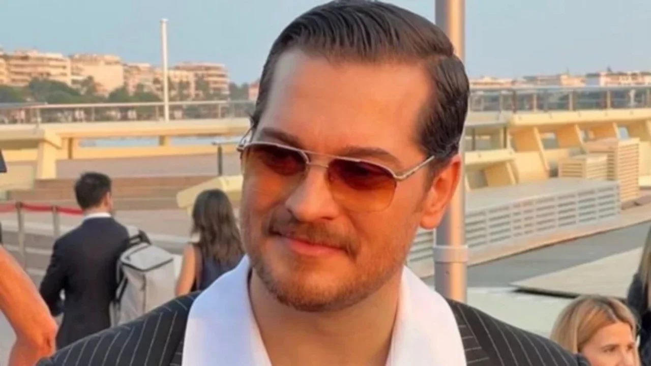 &Ccedil;ağatay Ulusoy ile Aslıhan Malbora'dan d&uuml;ğ&uuml;nde romantik anlar!