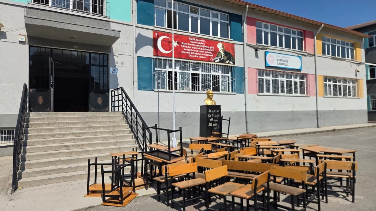 Bursa'da 50 yıllık okul i&ccedil;in yıkım kararı!