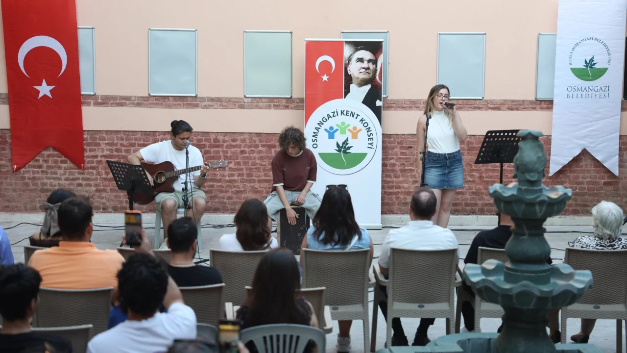Osmangazi'de Şadırvanlı Han'ın Tarihi Atmosferinde Ritimler Yükseldi