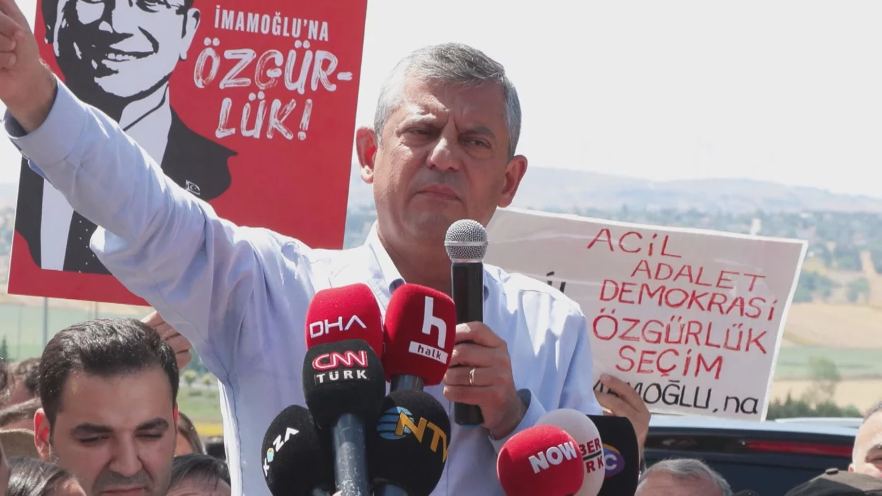 Özgür Özel'den Silivri'de dikkat çeken Ekrem İmamoğlu çıkışı: "Savunma hakkını kısıtlatmayacağız"