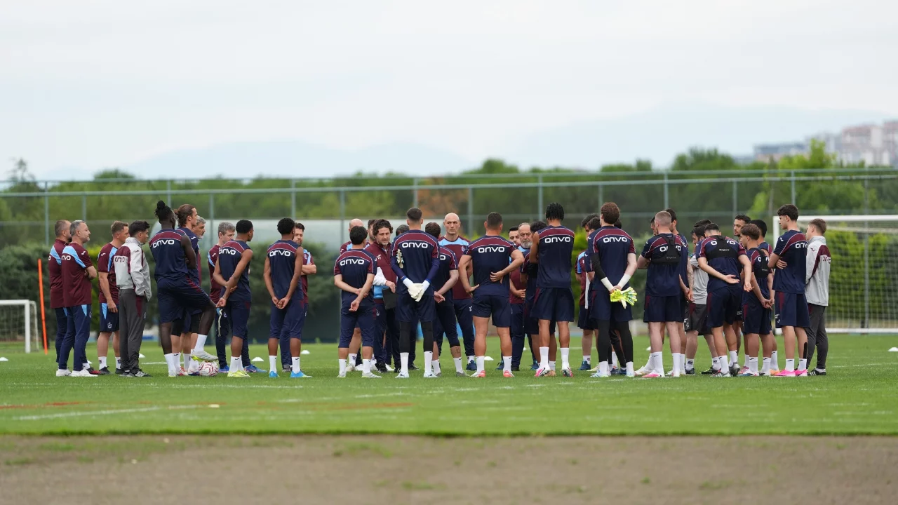 Trabzonspor'da yeni sezon mesaisi başladı! Yeni transferler ilk antrenmanda dikkat çekti