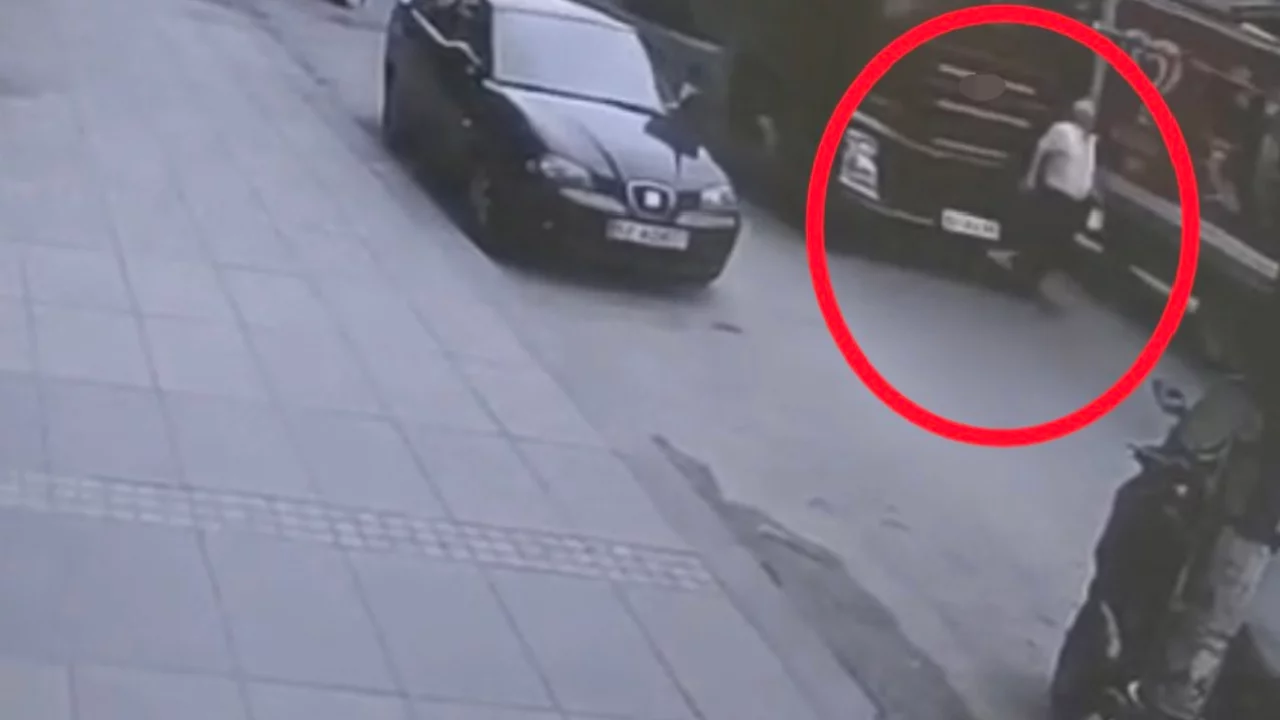 Korkun&ccedil; kazanın g&ouml;r&uuml;nt&uuml;leri ortaya &ccedil;ıktı! Tırın altında kalan yaşlı adam can verdi...