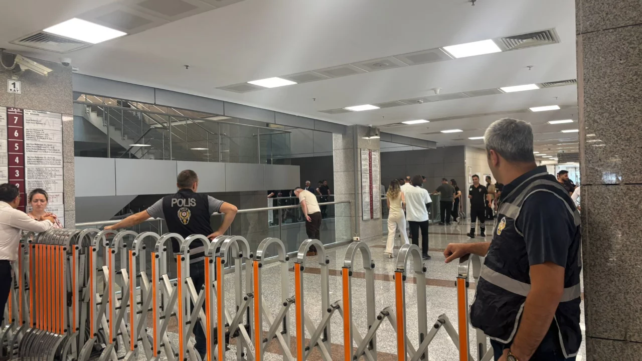 &Ccedil;ağlayan Adliyesi'nde şok olay! 6'ncı kattan atlayarak yaşamını yitirdi