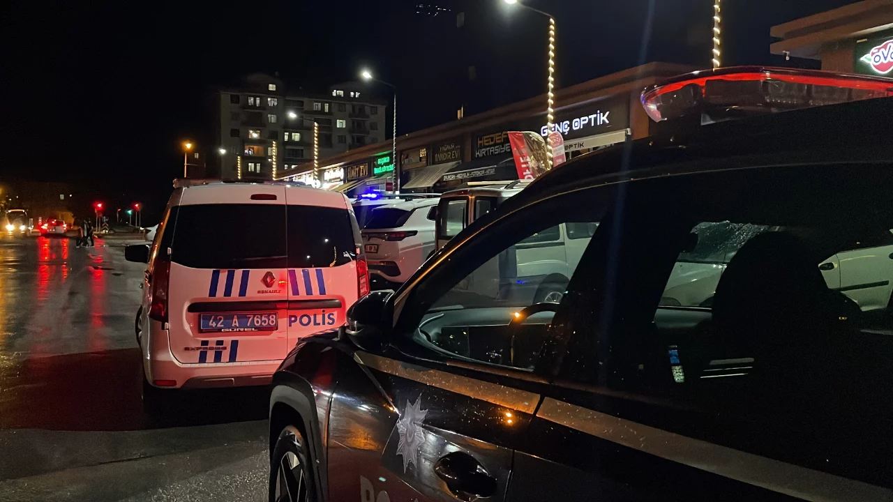 Konya'da 'asansörle eşya taşıma' kavgası: 2 yaralı var...
