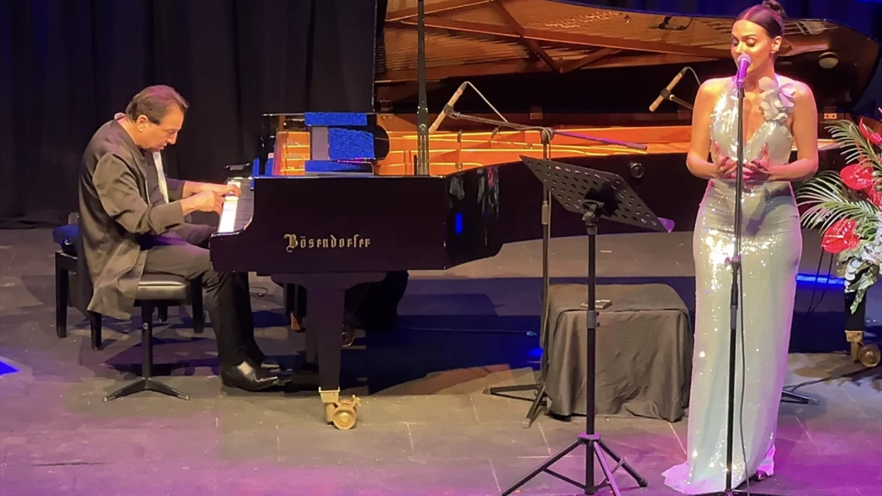 Fazıl Say ENKA A&ccedil;ıkhava'da b&uuml;y&uuml;ledi! Dakikalarca alkışlandı...