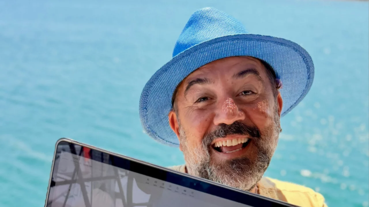 Ata Demirer'den sinema severlere m&uuml;jde! Yeni filmi "Pervaneler" i&ccedil;in hazırlıklar başladı