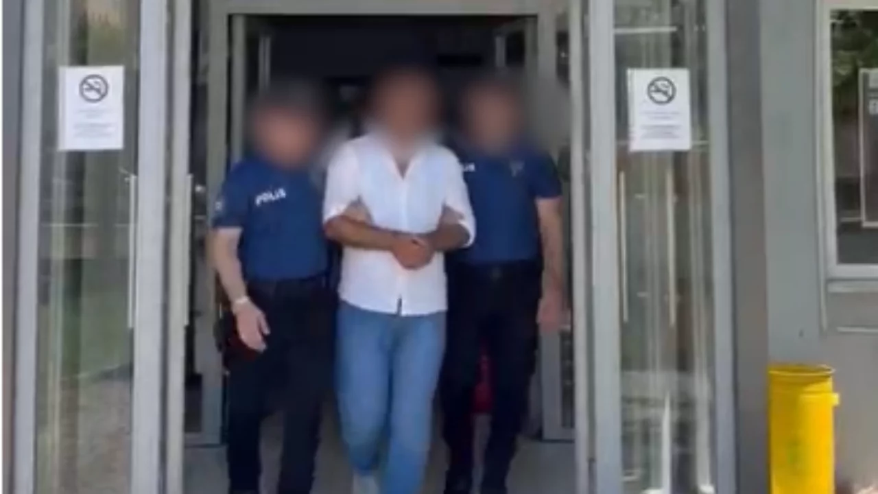 Bursa'da polis d&uuml;ğmeye bastı! Yıllardır aranan 3 h&uuml;k&uuml;ml&uuml; kıskıvrak yakalandı