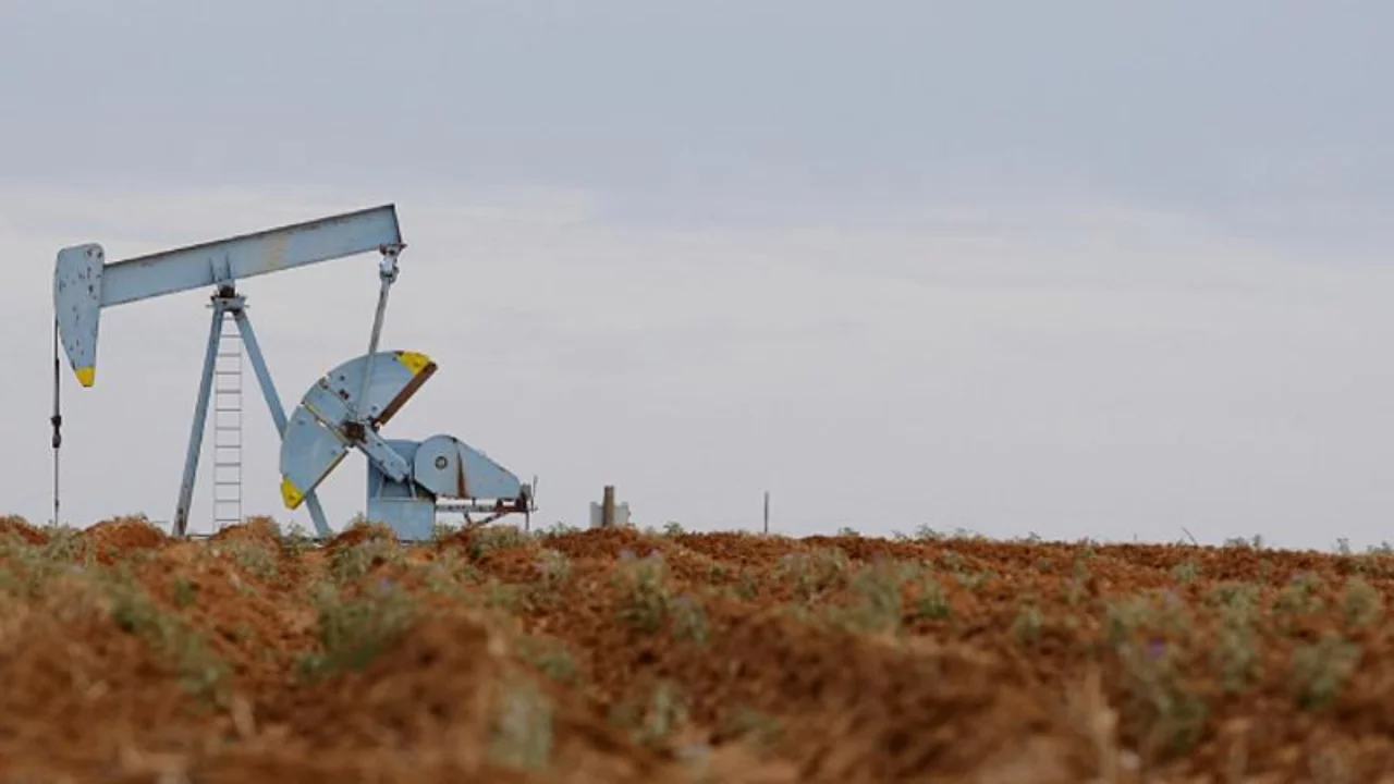 Petrol fiyatlarında kritik y&uuml;kseliş! H&uuml;rm&uuml;z gerilimi piyasaları hareketlendirdi