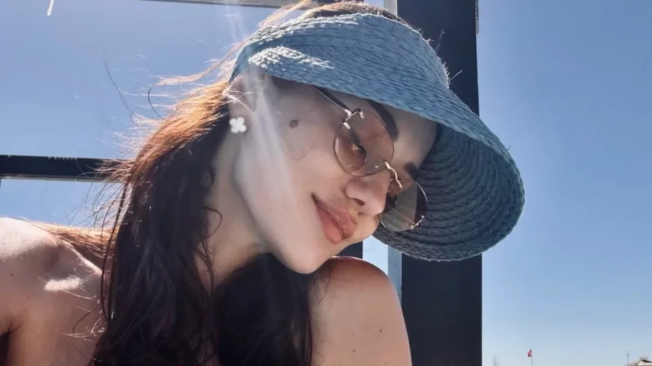 Fahriye Evcen'den aile tatilinden &ouml;zel kareler! Burak &Ouml;z&ccedil;ivit ve &ccedil;ocuklarıyla paylaşımı ilgi g&ouml;rd&uuml;