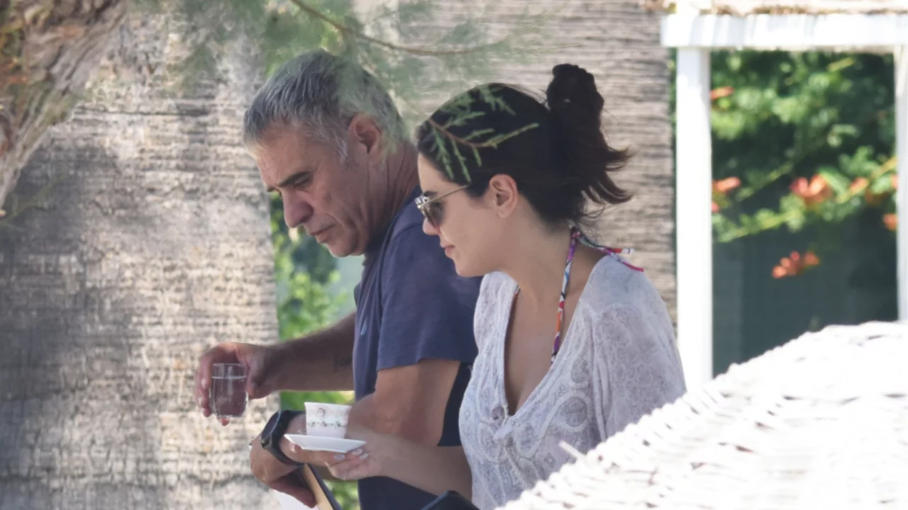 Ersun Yanal Eşiyle Bodrum'da görüntülendi! Ortakent tatilinden keyifli kareler