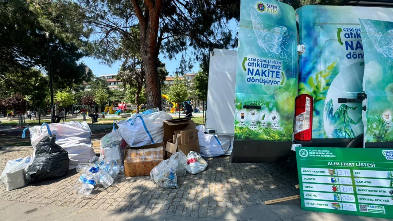 Bursa'da atıklar nakite d&ouml;n&uuml;şt&uuml;! 235 ton geri d&ouml;n&uuml;ş&uuml;m sağlandı