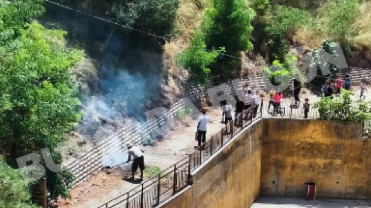 Bursa'da okulun arkasında yangın! Vatandaşlar seferber oldu...