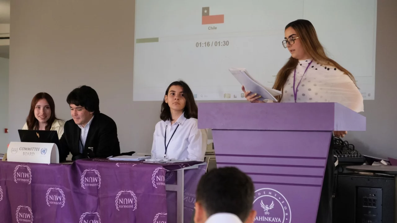 Bursa'nın genç diplomatları Şahinkaya MUN'26 Konferansında buluştu