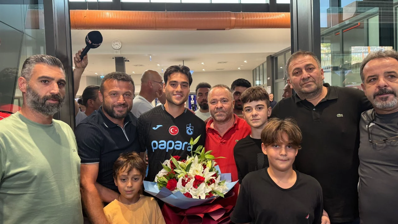 Trabzonspor'un yeni yıldızı Aral Şimşir Trabzon'da!