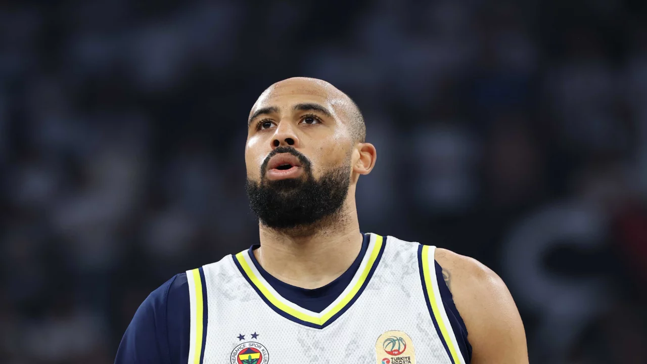 Fenerbah&ccedil;e'den Talen Horton-Tucker kararı! Yeni sezon &ouml;ncesi imza resmen a&ccedil;ıklandı