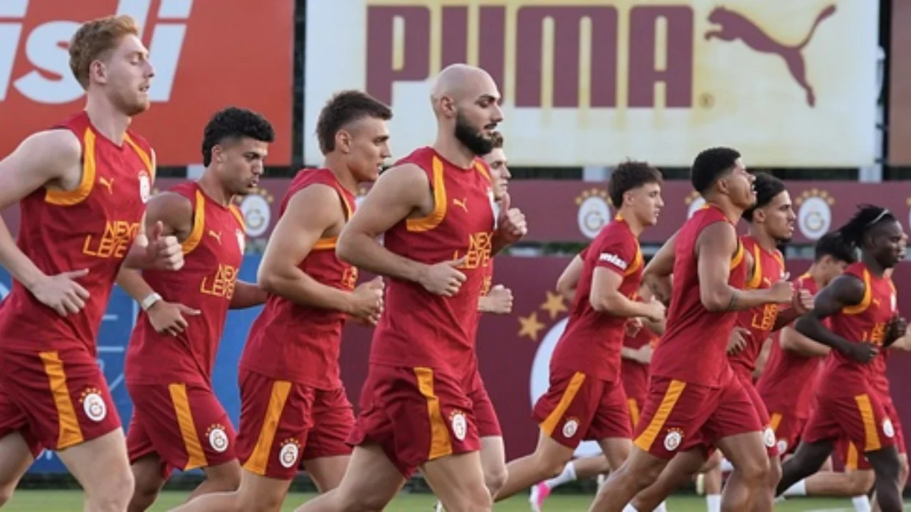 Galatasaray'da yeni sezon mesaisi başladı! Okan Buruk y&ouml;netiminde ilk antrenman yapıldı
