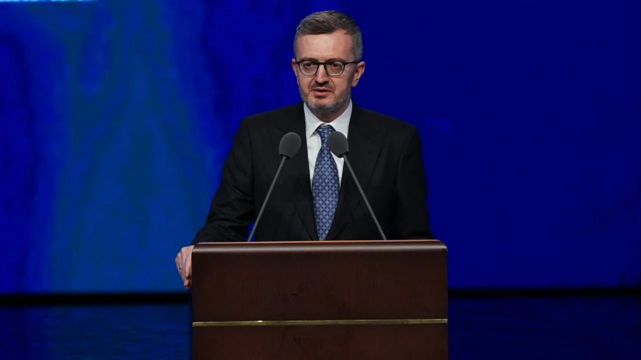 NATO Zirvesi'nde T&uuml;rkiye diplomasisi &ouml;ne &ccedil;ıktı! Burhanettin Duran'dan dikkat &ccedil;eken mesaj