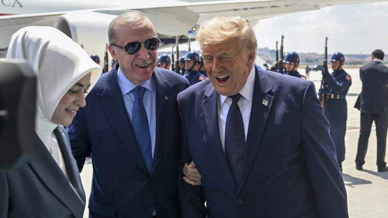 D&uuml;nya bu g&ouml;r&uuml;nt&uuml;lerdeki detayı konuşuyor: Alışılmadık bir durum