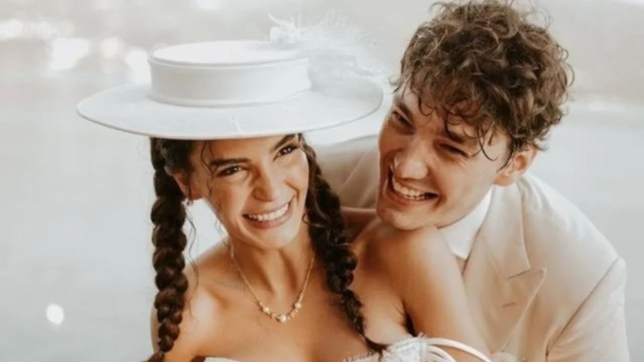 Cedi Osman ve Ebru Şahin'den duygusal yıl d&ouml;n&uuml;m&uuml; paylaşımı: "Bir &ouml;m&uuml;r daha var"