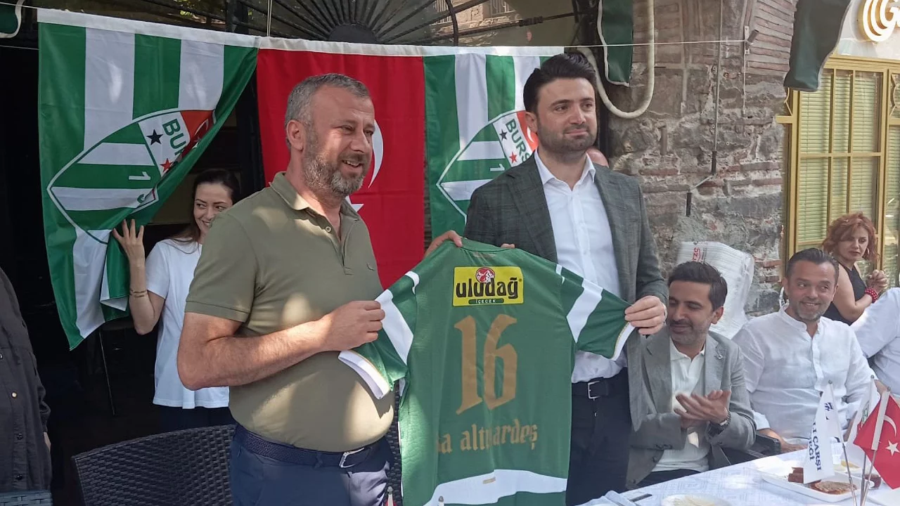 Bursaspor Başkanı &Ccedil;elik, esnafla buluştu