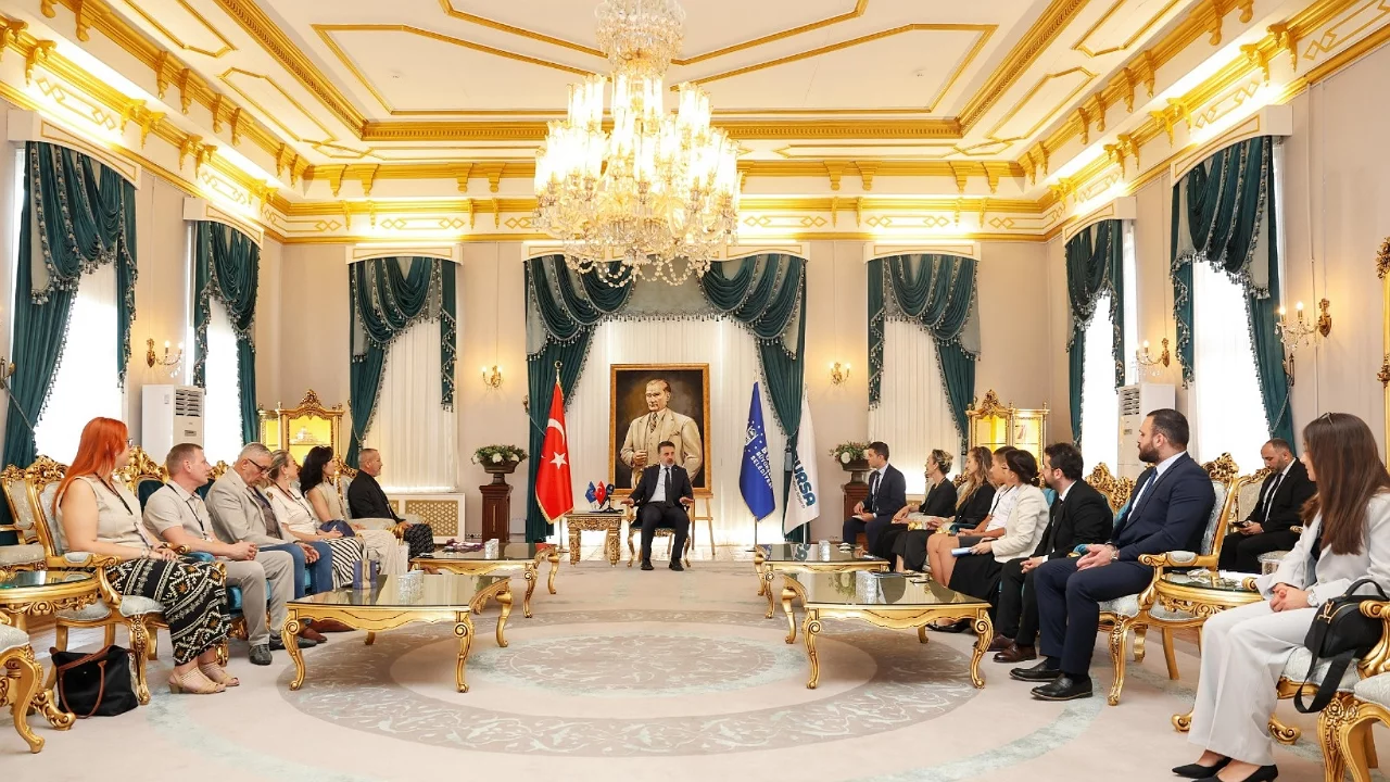 Altın Karag&ouml;z ekiplerinden Başkan Vekili Biba'ya ziyaret