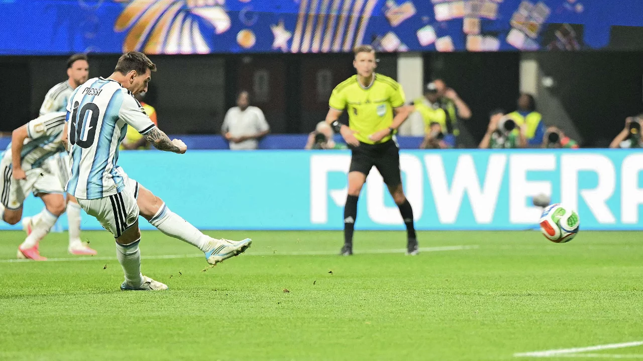 Messi'nin damga vurduğu karşılaşmadaki penaltı detayı!