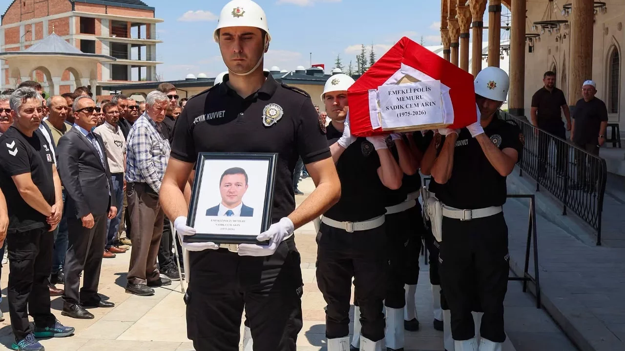 Kanserle mücadelesini kaybeden polis memuru son yolculuğuna uğurlandı