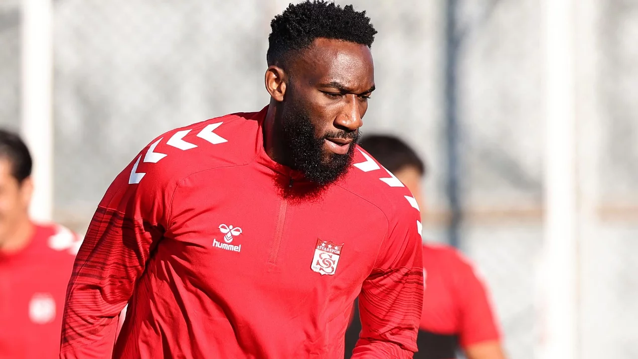 Sivasspor, Aaron Appindangoye'nin sözleşmesi uzattı