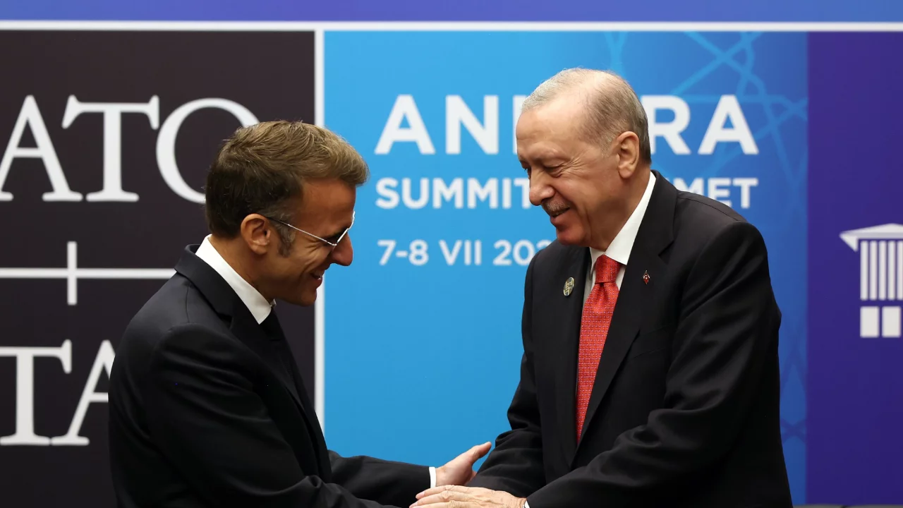 Cumhurbaşkanı Erdoğan'dan Macron aracılığıyla Fransa'ya dikkat &ccedil;eken mesaj!