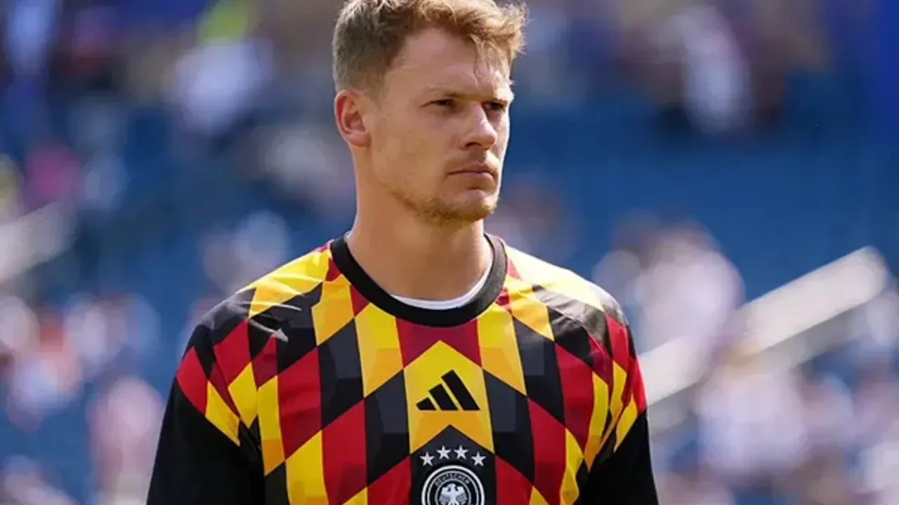 Beşiktaş'tan kaleye g&uuml;&ccedil;l&uuml; takviye! Alexander N&uuml;bel resmen siyah-beyazlı formayı giydi