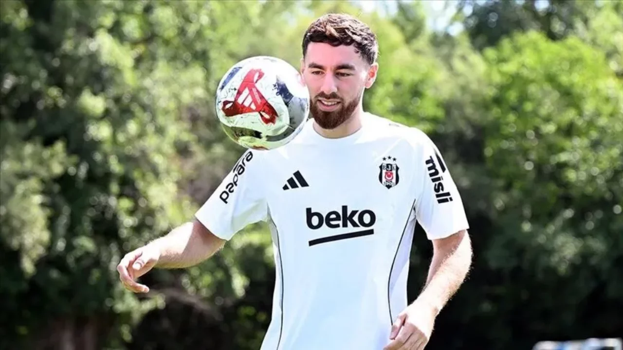Beşiktaş'ta kaptan Orkun K&ouml;k&ccedil;&uuml;, Slovakya kampına katıldı