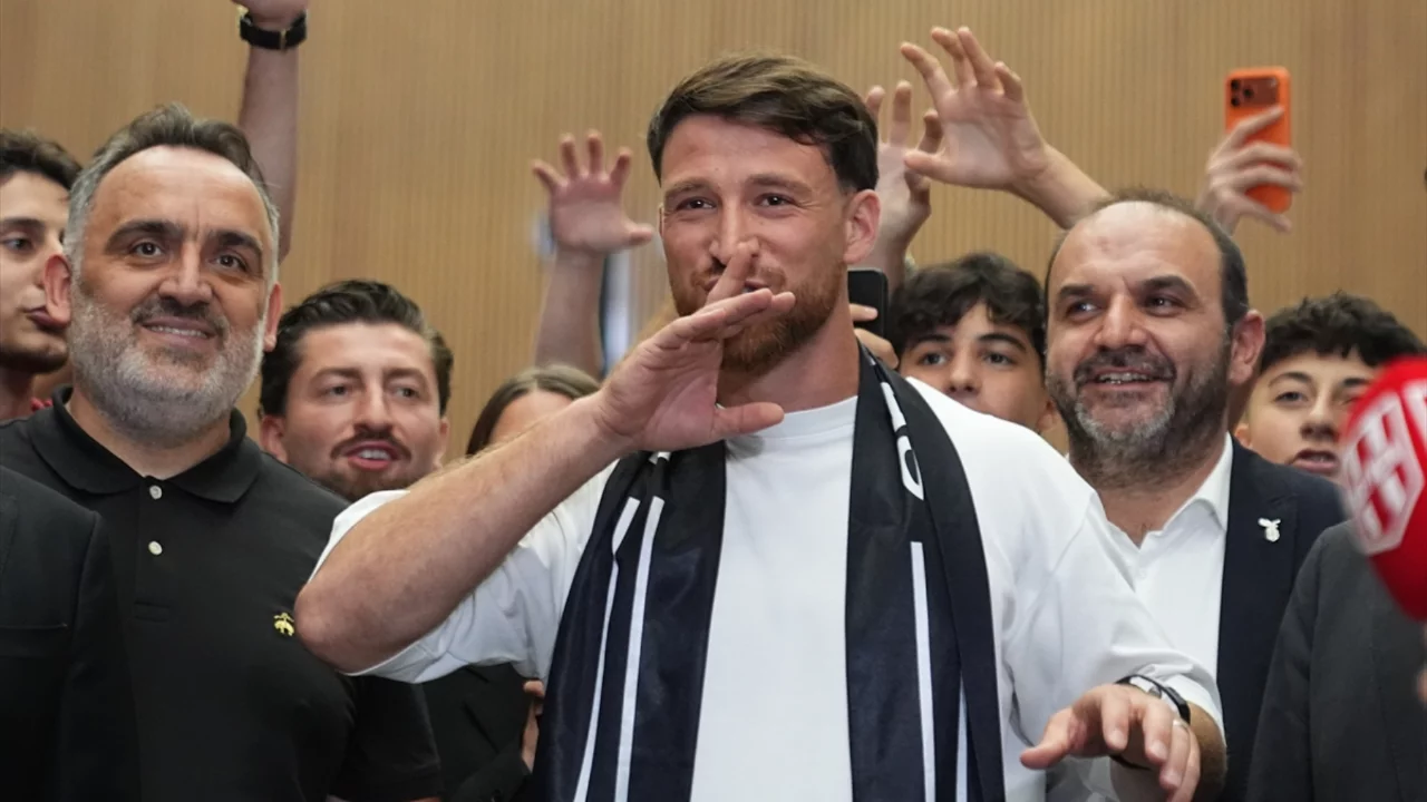 Beşiktaş'ta Salih Özcan heyecanı! İstanbul'a geldi, ilk hedefini açıkladı