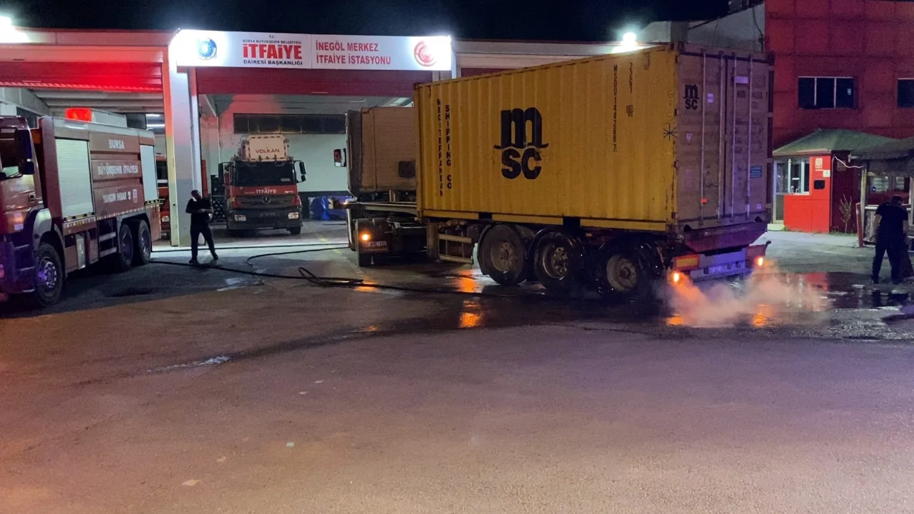 Bursa'da alev alan tırı 10 kilometre kullanıp itfaiyeye ulaştırdı