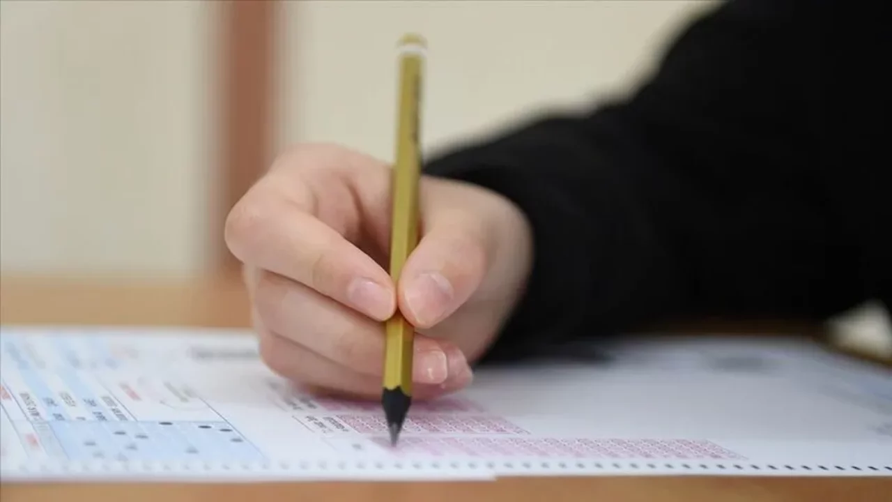 Milyonların G&ouml;z&uuml; MEB'de! LGS Sonu&ccedil;ları Saatler Sonra A&ccedil;ıklanacak: 2026 LGS Sonu&ccedil;ları Nasıl &Ouml;ğrenilir?