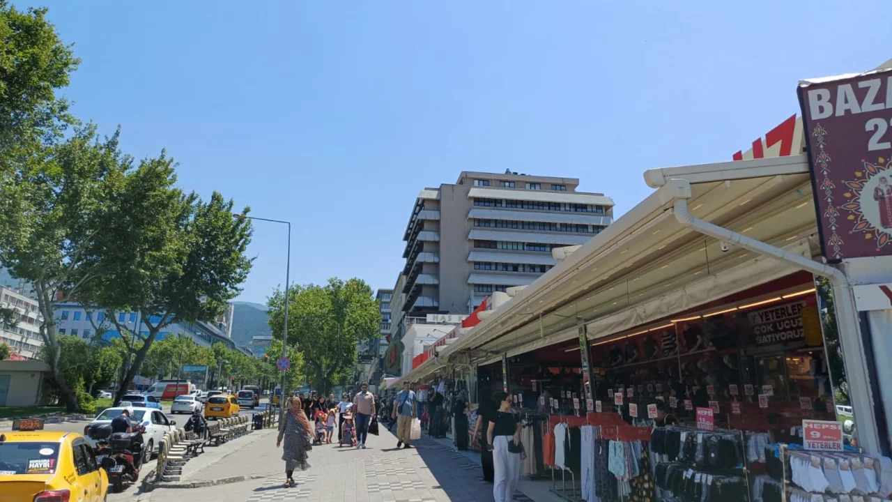 Yıkıldı ama adı kaldı! Bursalıların yıllardır kullandığı meydanın şaşırtan hikayesi...
