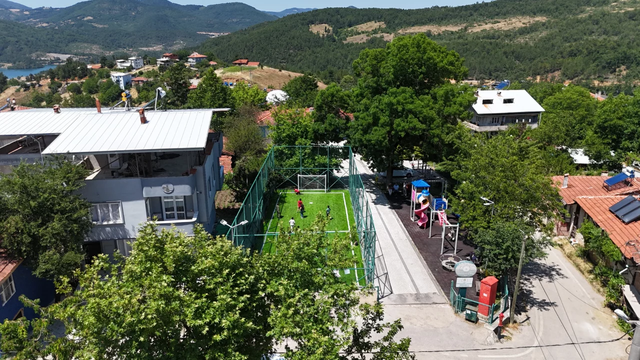 &Ccedil;ocuklardan gelen talep karşılık buldu! Bursa'da bir mahalleye yeni spor alanı kazandırıldı