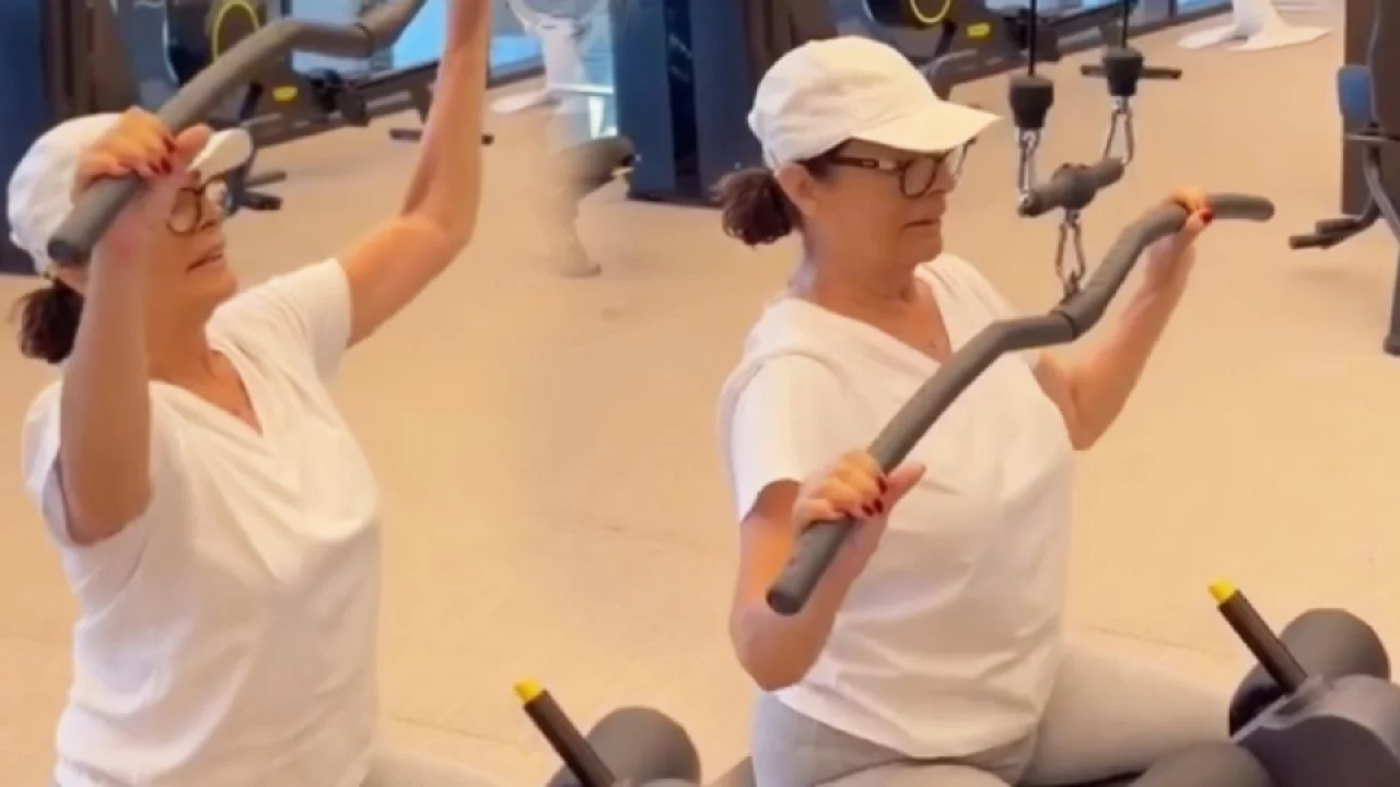 H&uuml;lya Ko&ccedil;yiğit'in spor partneri şaşırttı: Torunu Aslışah Alko&ccedil;lar'dan &ouml;zel antrenman