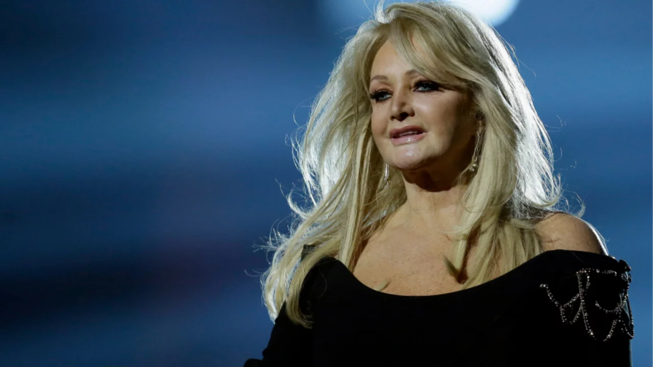 Bonnie Tyler'dan acı haber: Ünlü şarkıcı tedavi gördüğü hastanede yaşamını yitirdi