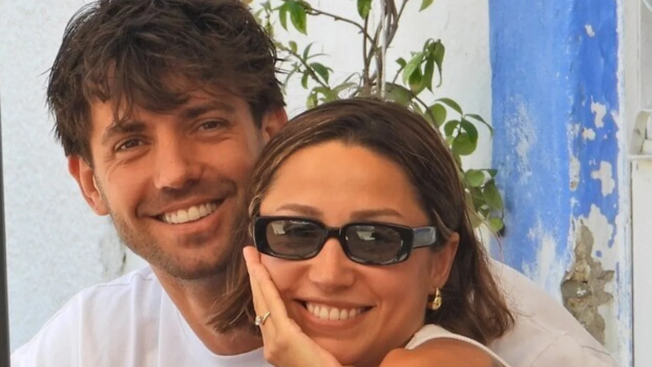 Serkay T&uuml;t&uuml;nc&uuml;'den Zeynep Bastık'a romantik mesaj: "O g&uuml;n evleneceğimizi anlamıştım"