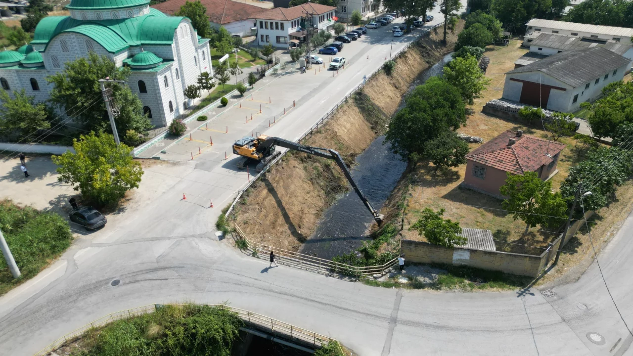 Bursa'da 21 kilometrelik dev temizlik! Yaz boyunca devam edecek